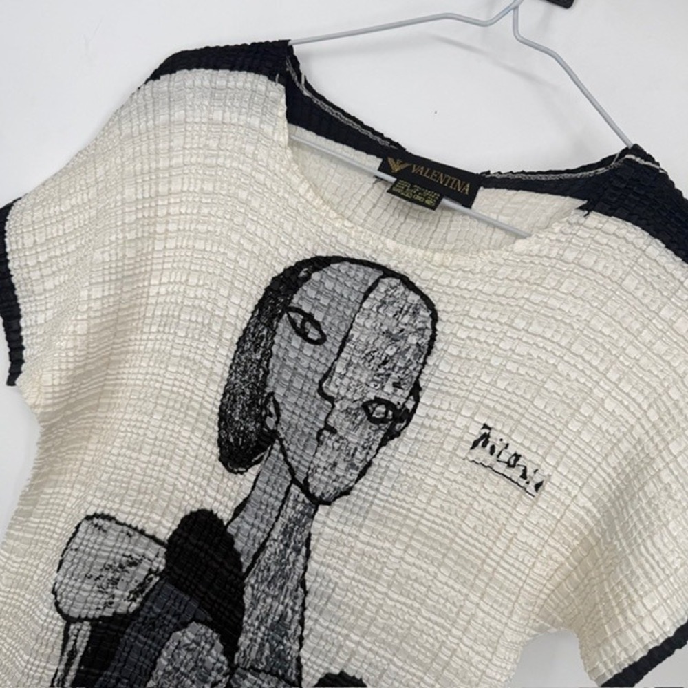 Valentina Picasso Art Popcorn Knit Top Cream Black Short Sleeve One Size